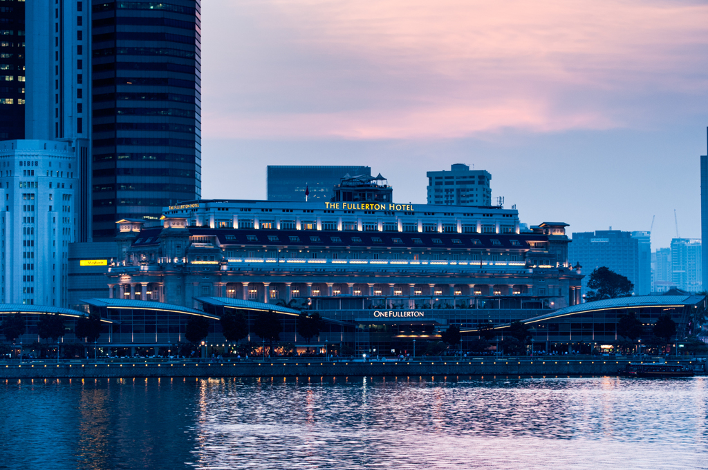 Fullerton Hotel in the evening colours