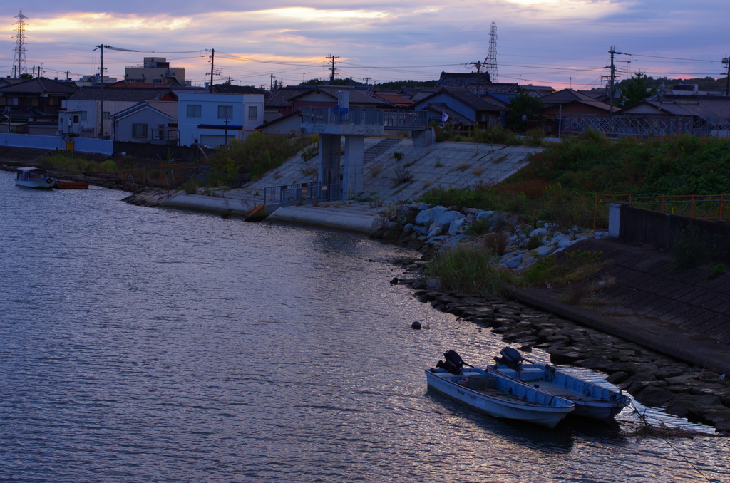 夕刻に浮かぶ