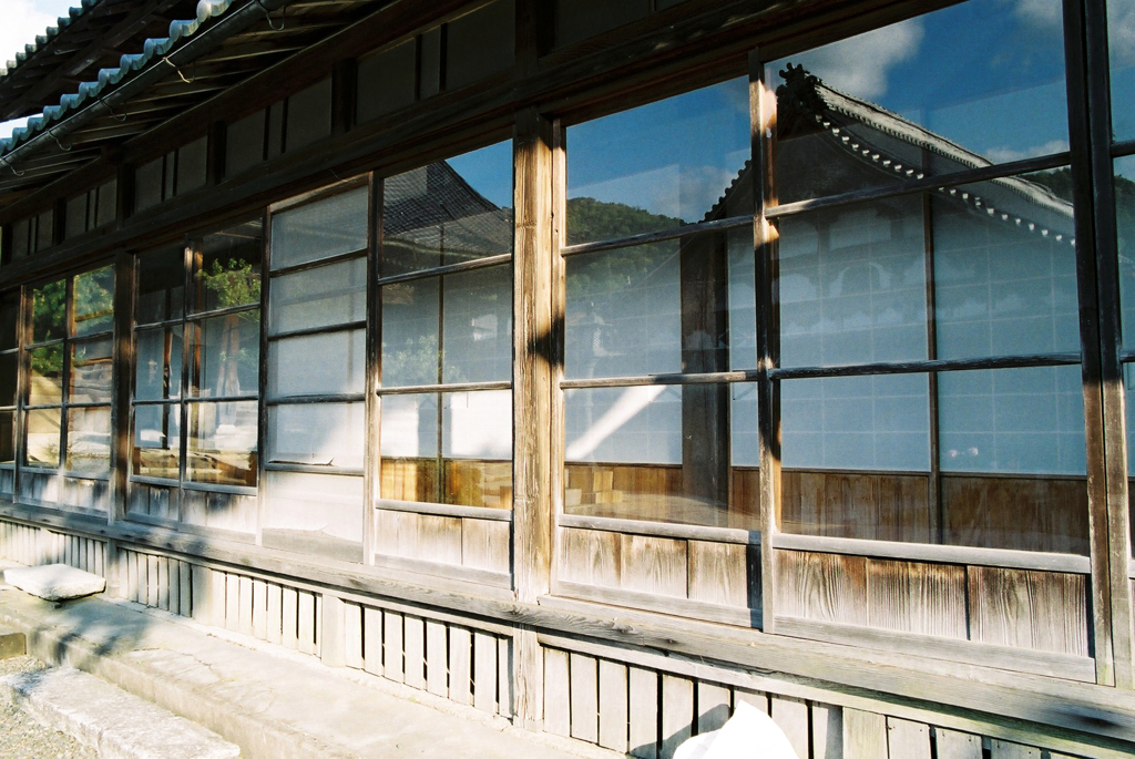 縁側に写るもの
