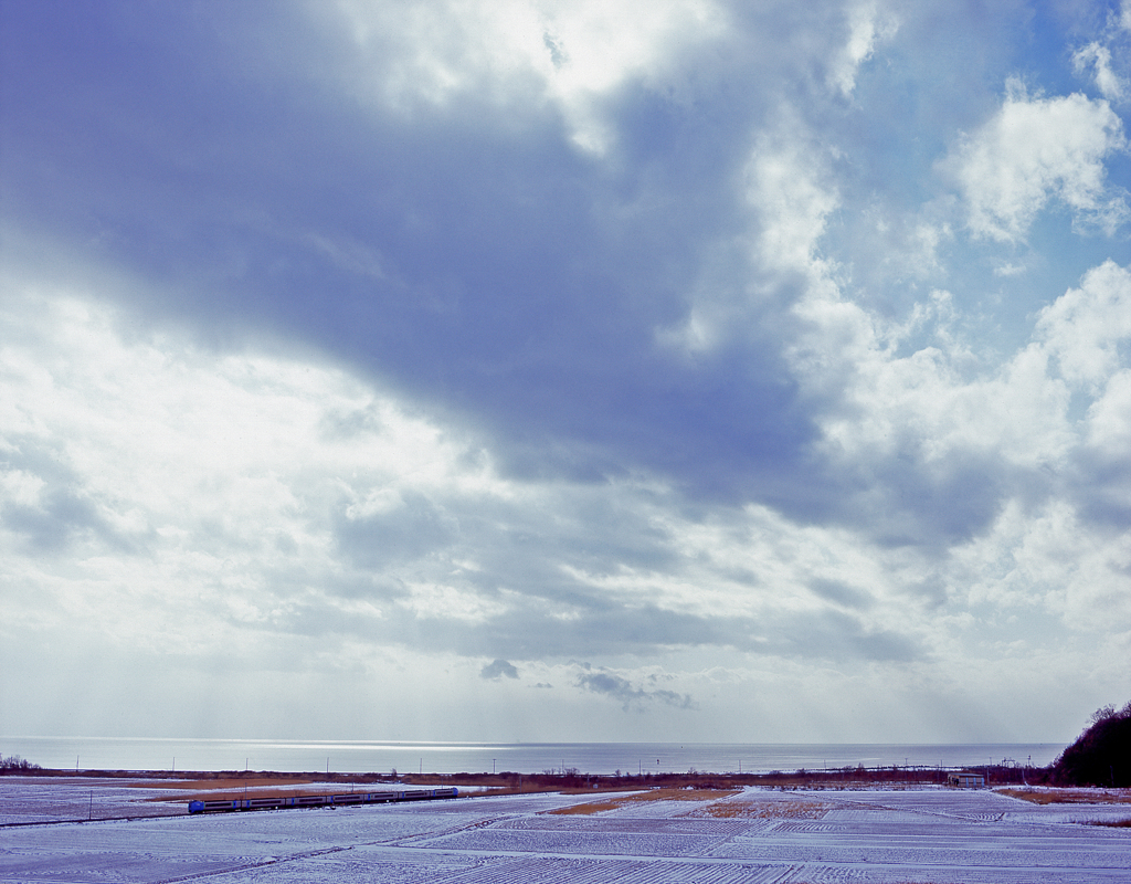 雲れ陽を浴びて