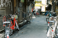 自転車を止めて