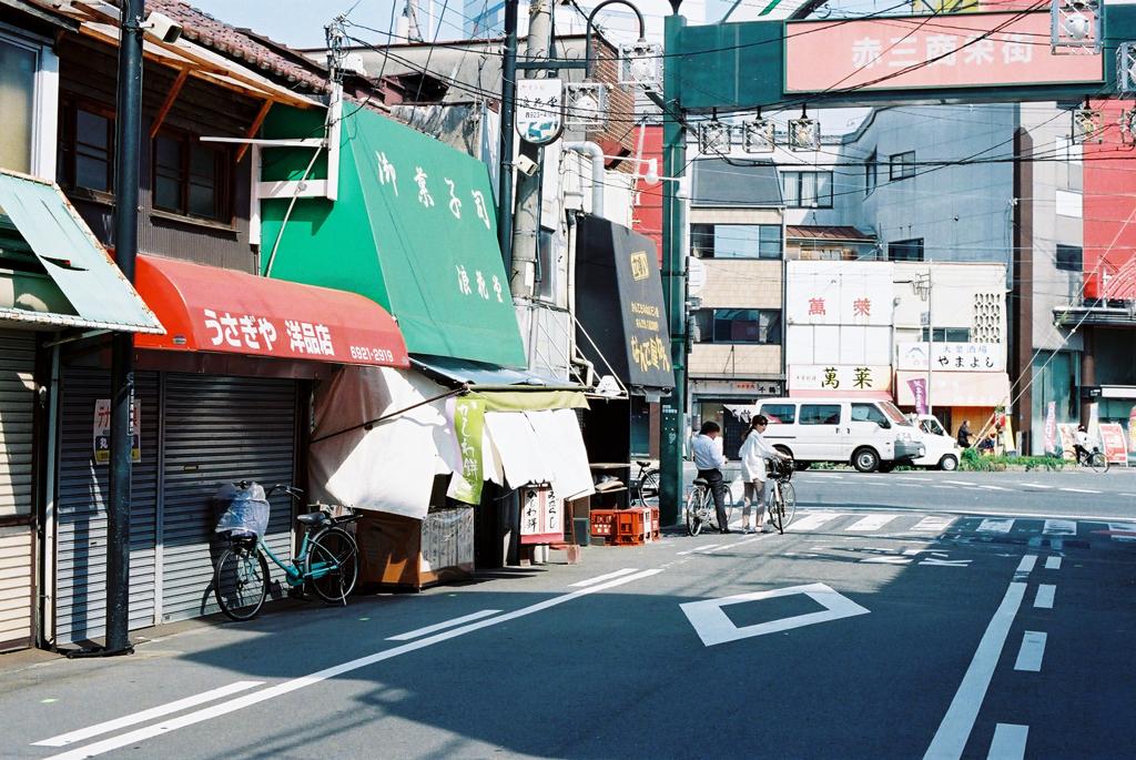 昼下がりの商店街