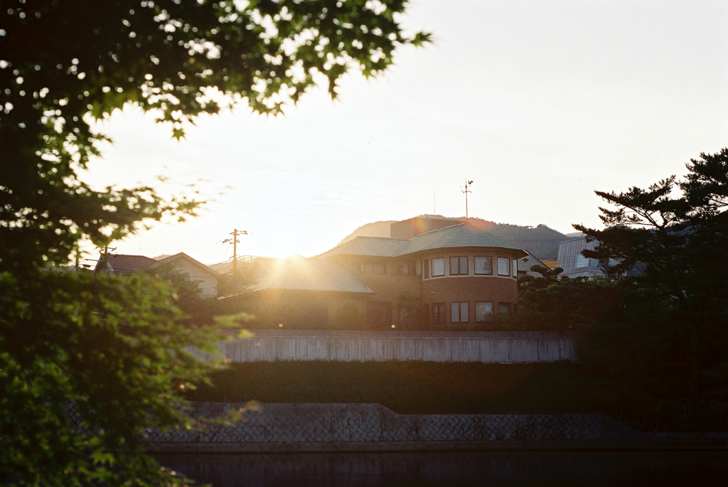 山へ沈む