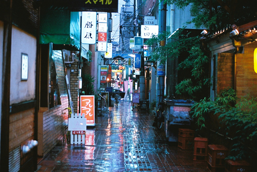 雨のスナック街へ（２）