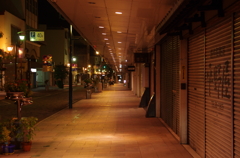 夜の街道をぶらり歩き
