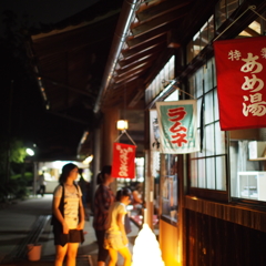 夜の賑わい