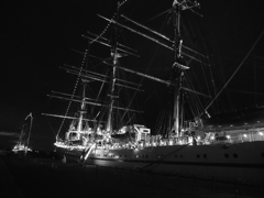 闇に浮かぶ勇士