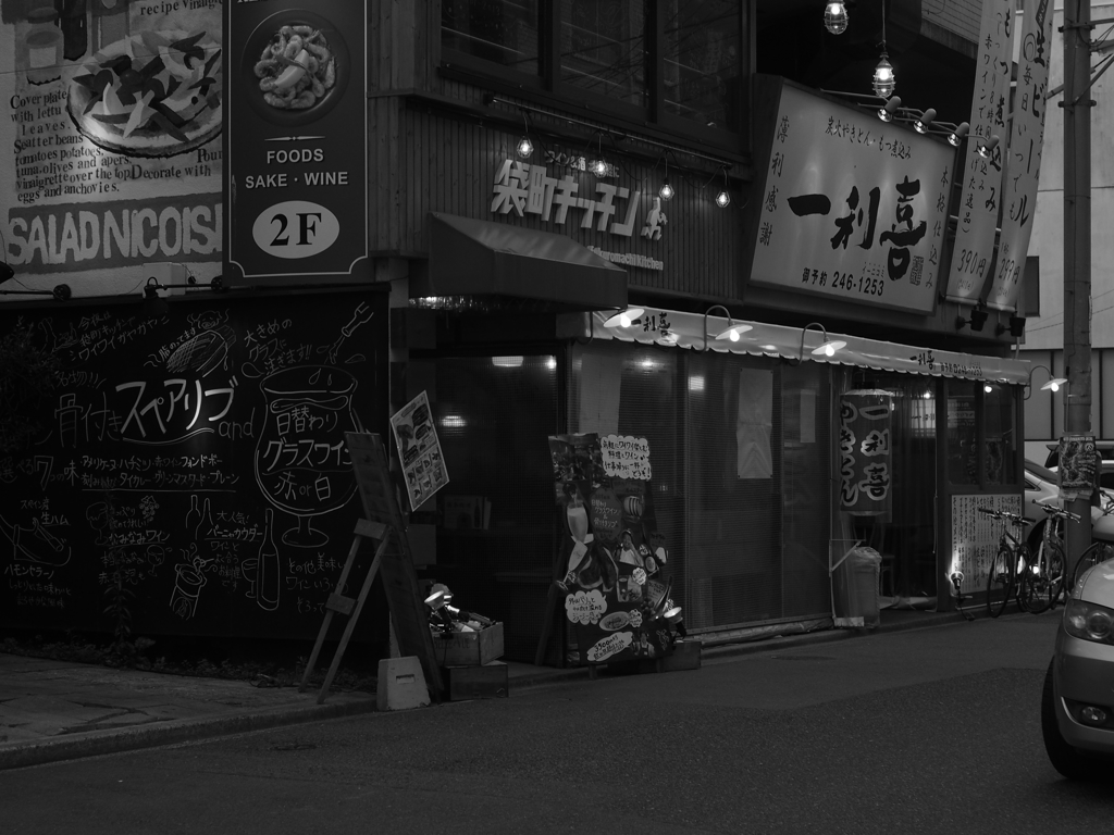 路地裏の明かり