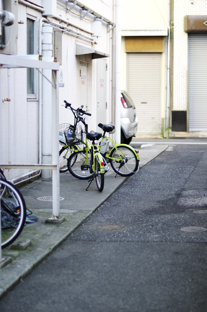 路地裏の自転車