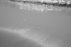 モノクロームな砂浜
