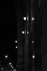 夜を照らす