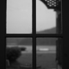 窓の外は雨