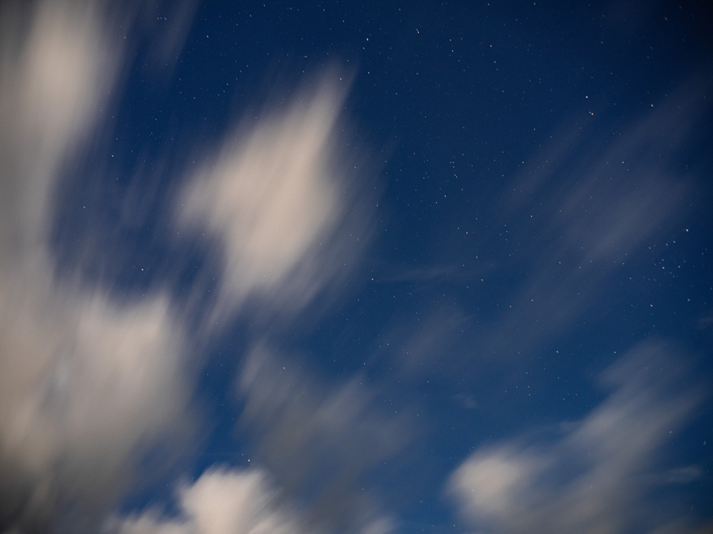 流雲と星の煌き