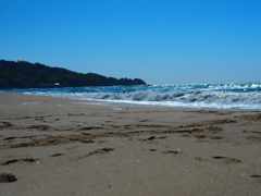 煌めく砂浜と海