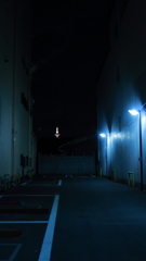 白く伸びるラインの先