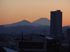 富士とビル