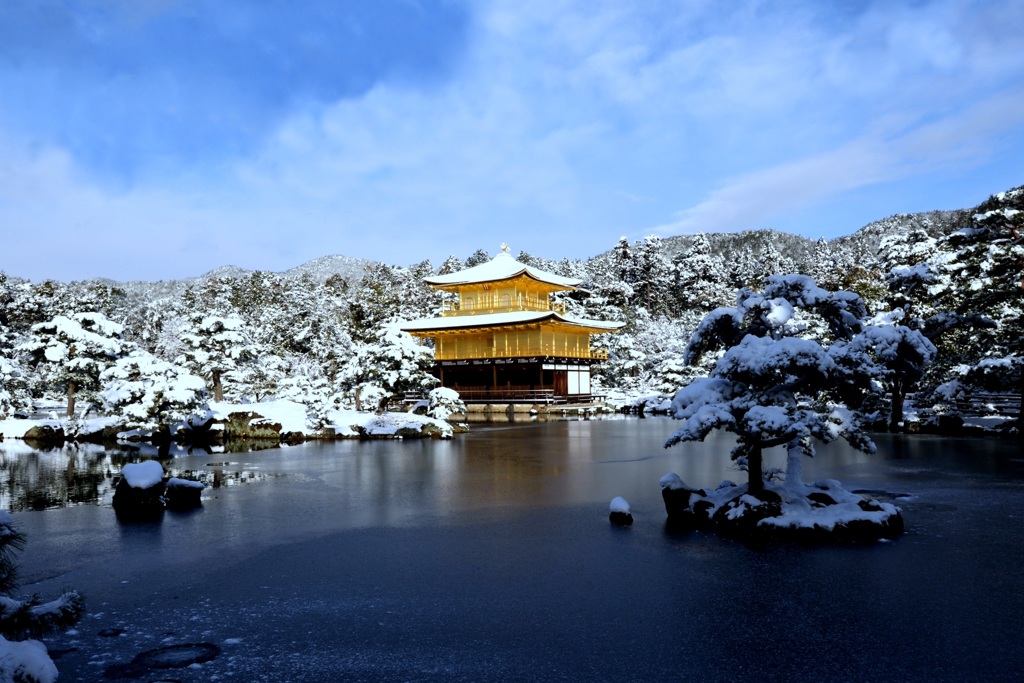 白雪景の金閣寺