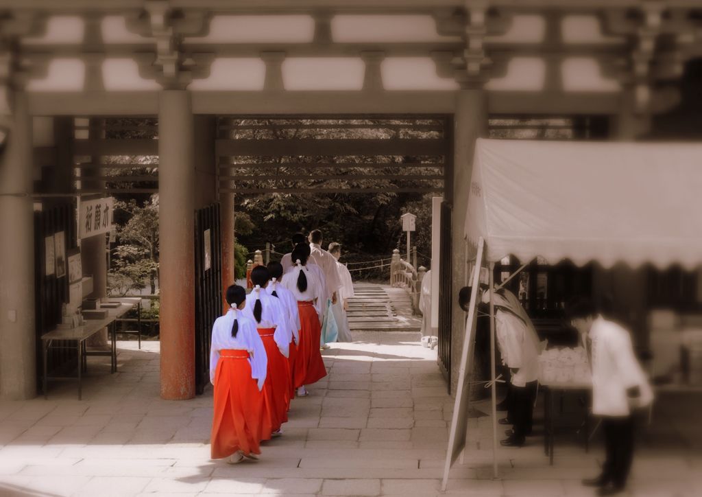 上賀茂神社・朝のお努め