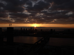 雲と雲の間から