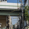 高速道路が貫く街　II