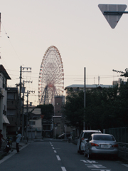 観覧車の見える町