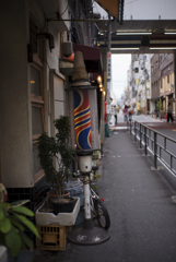 路地裏小宇宙 モダンバーバー