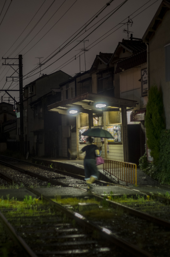 踏切にて