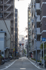 ビルの谷間　B