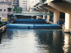 東横堀川閘門