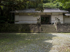 原始林の島　春日神社社務所