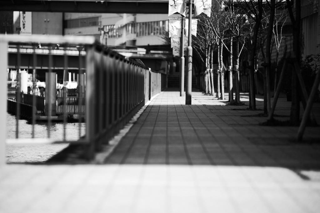 天満橋の光と影 ..