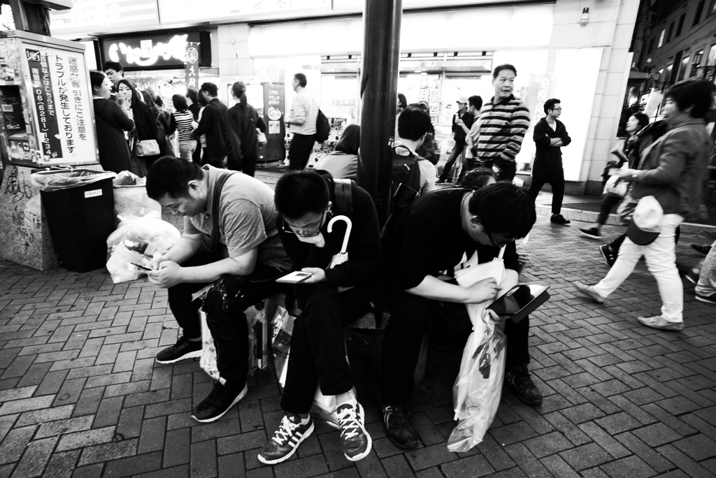 考える人々