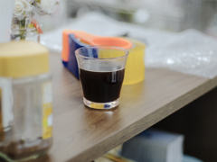 コーヒーはどどめ色