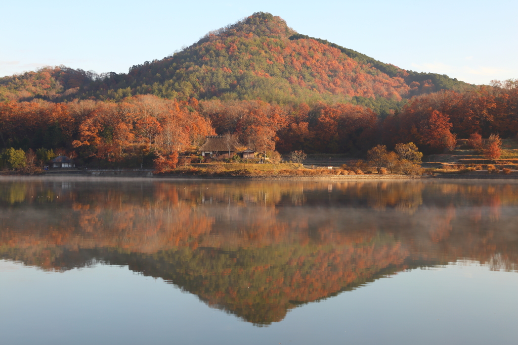 晩秋の湖畔