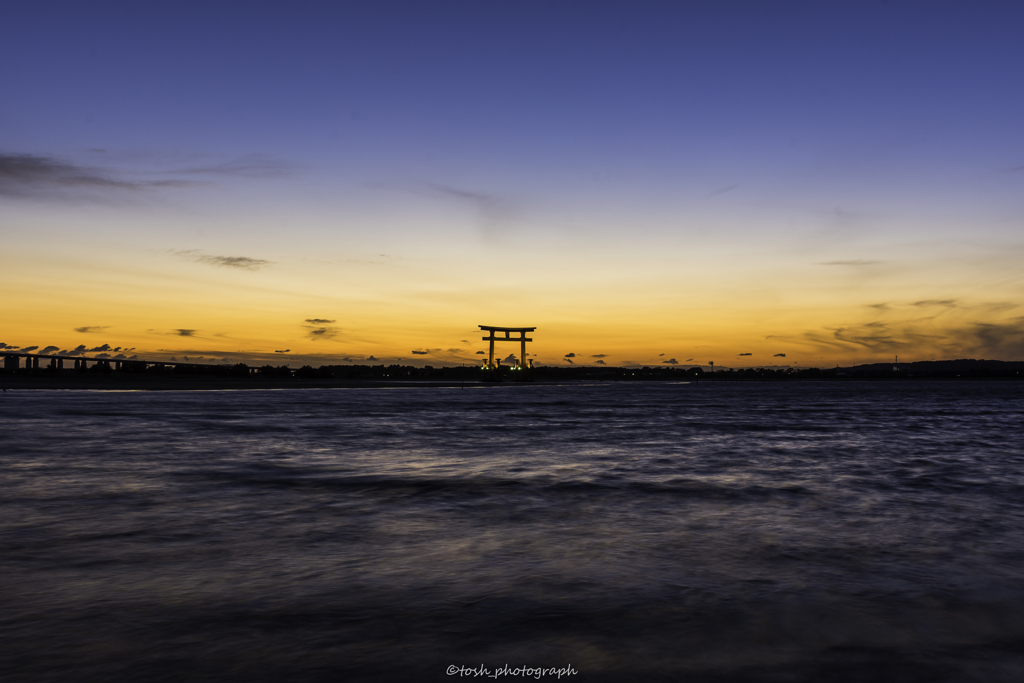 「海と空と赤鳥居」