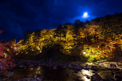 「燃ゆる香嵐渓と十六夜」