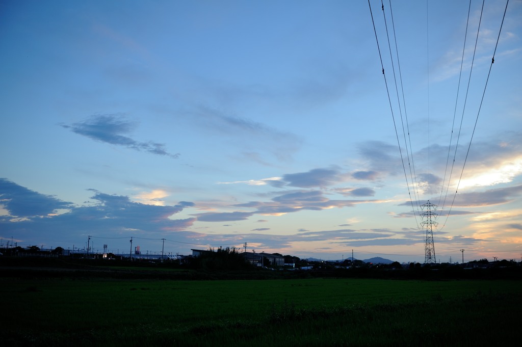 「夕焼けと電塔」