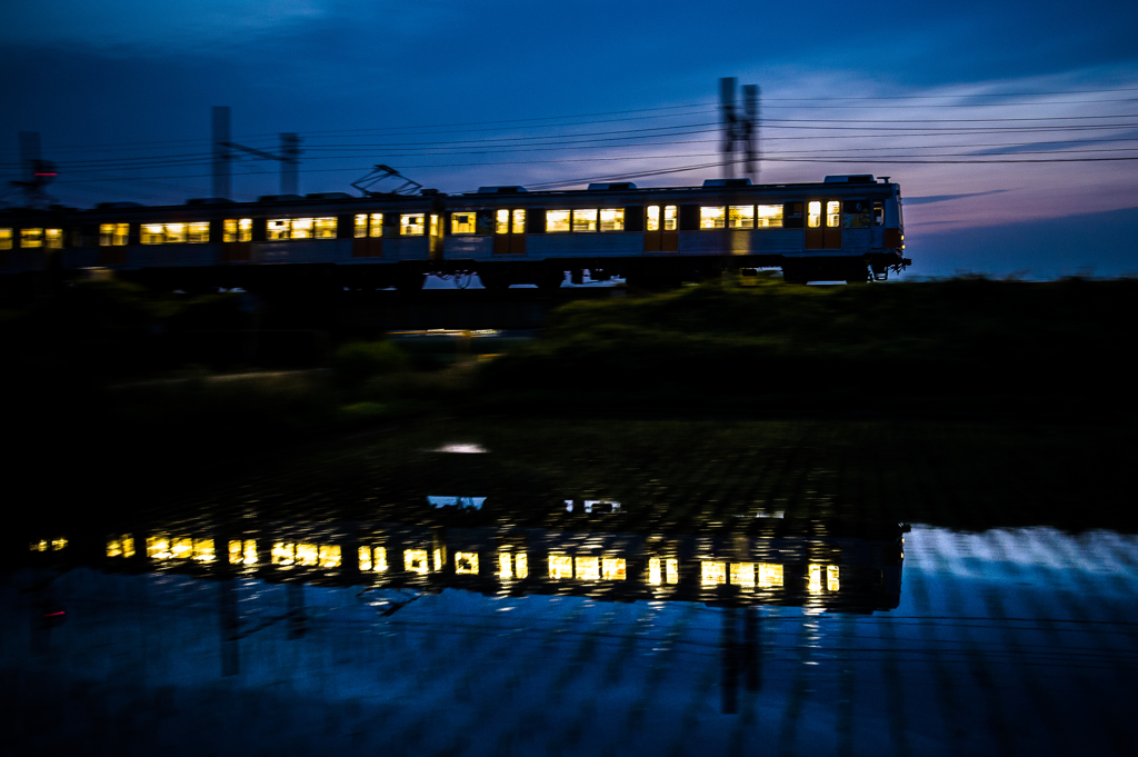 「宵口の列車」
