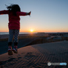 「a girl is jumping to the sun!」