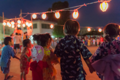 「盆踊り　両手に花」