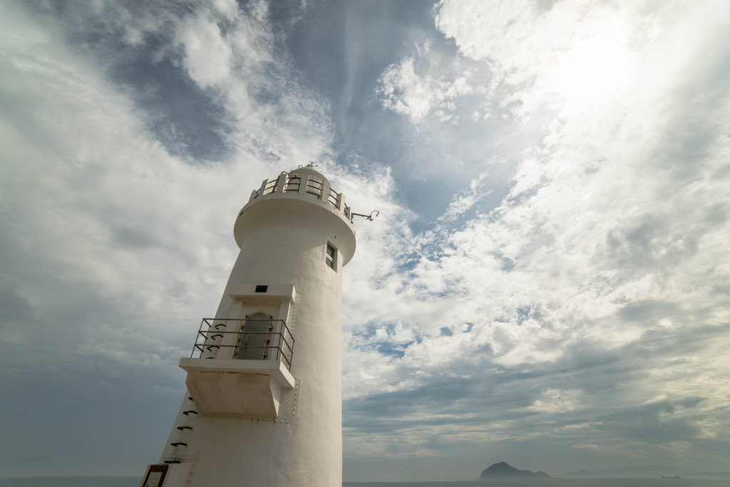 「雲間から見える空」