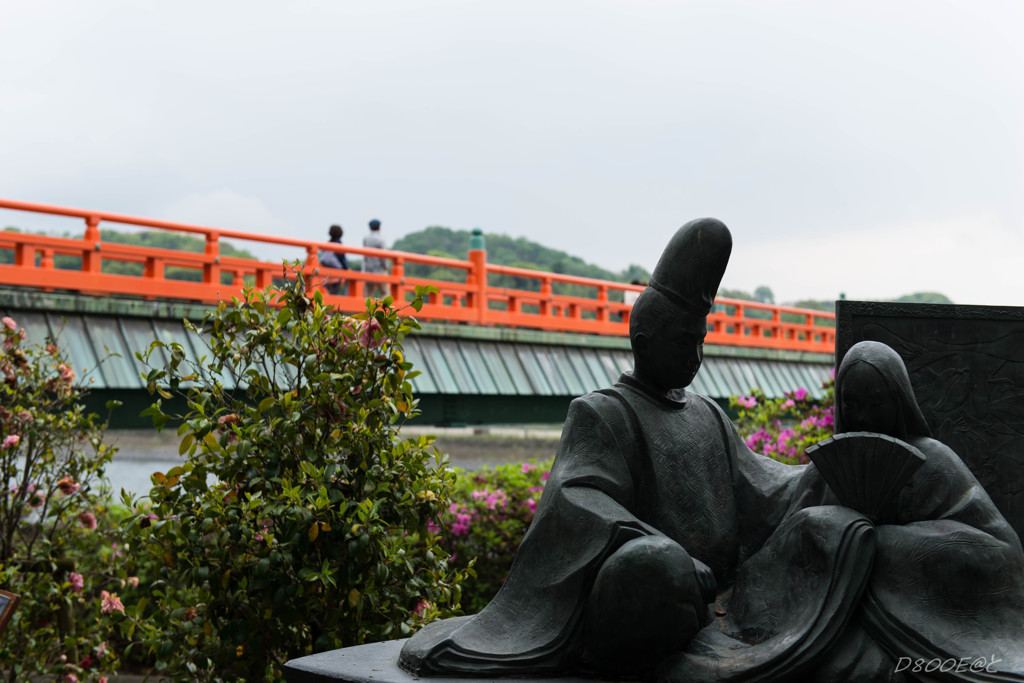 「寄り添う二人」