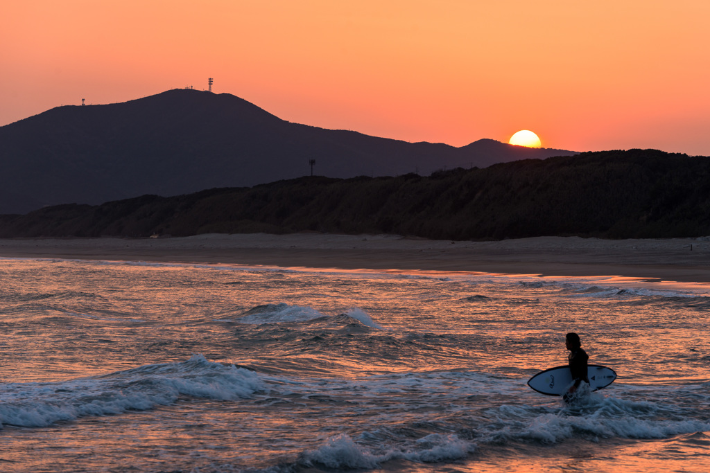 「sun set surfer」