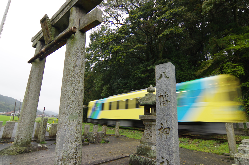 鳥居と鉄道