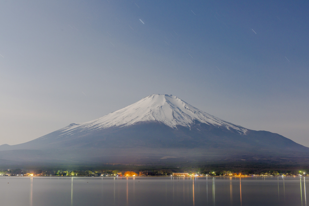 月明かりと富士山