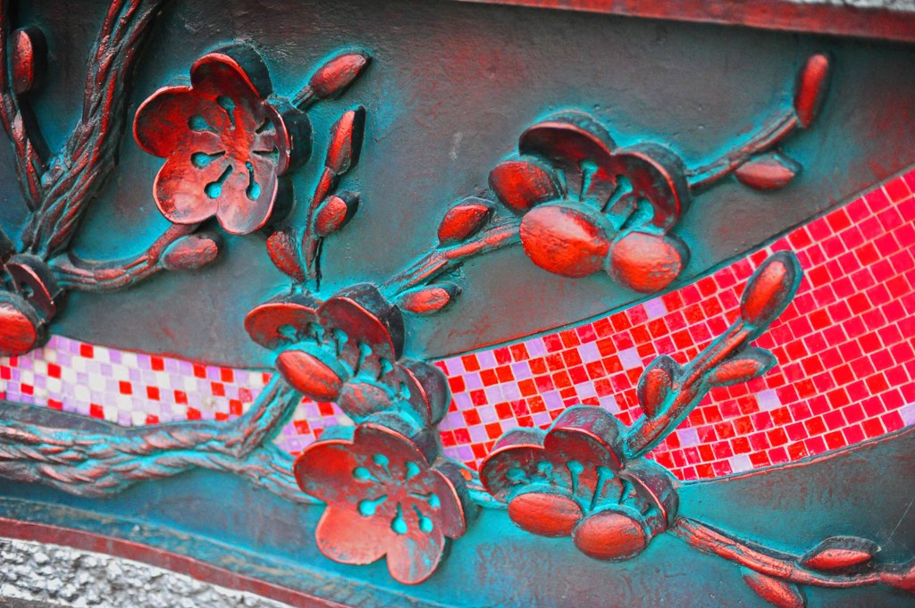 あちこちに梅のモチーフ