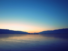 凍る諏訪湖の朝　クロスプロセス