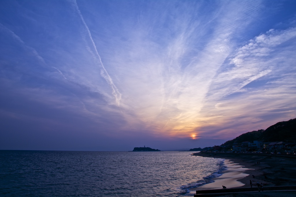 江ノ島を臨む夕日