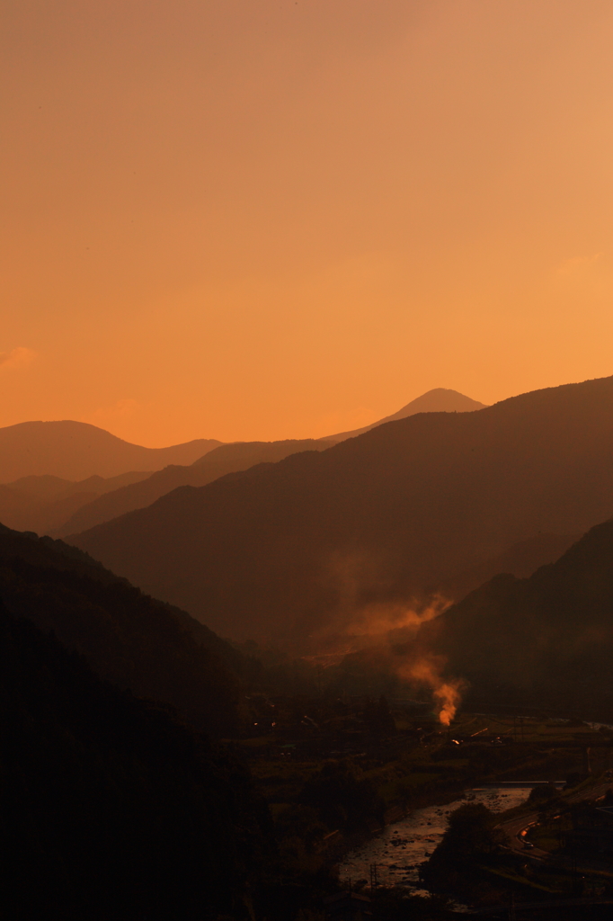 山あいの夕景