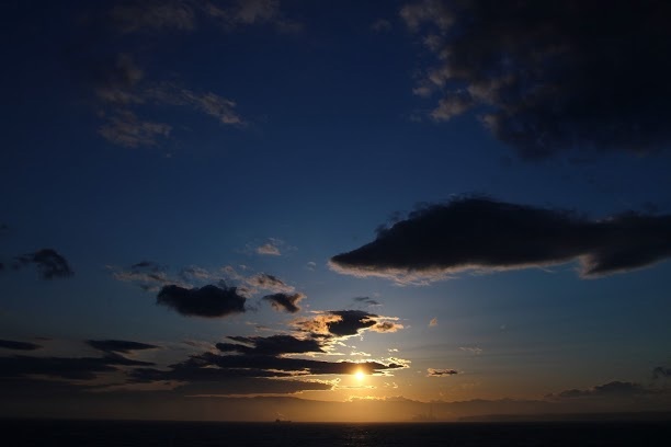 沖の夕日
